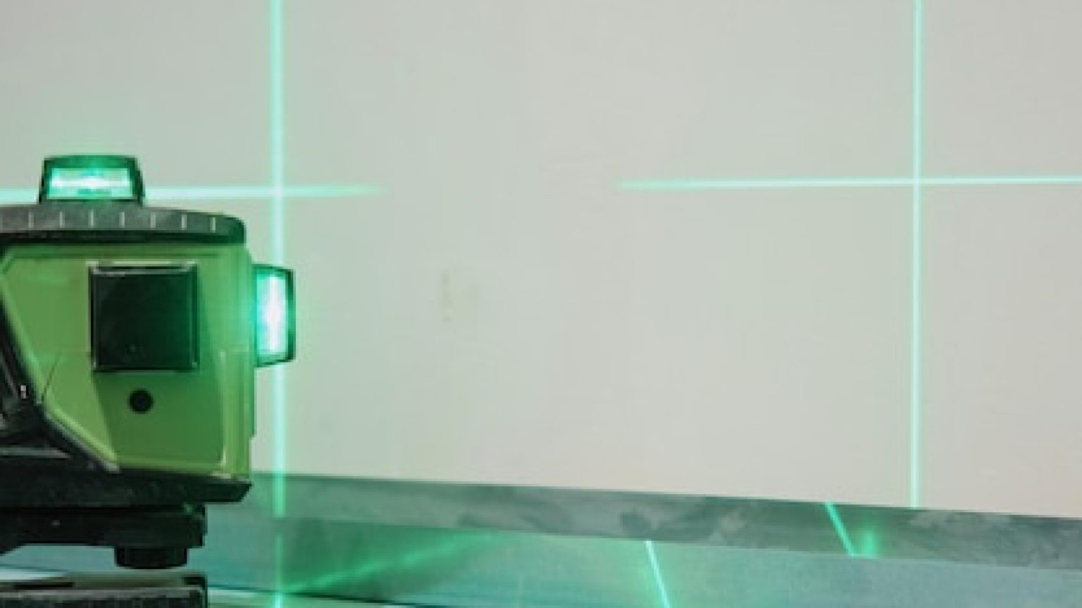 Niveau laser : types, usages et avantages sur les chantiers - Art et ...