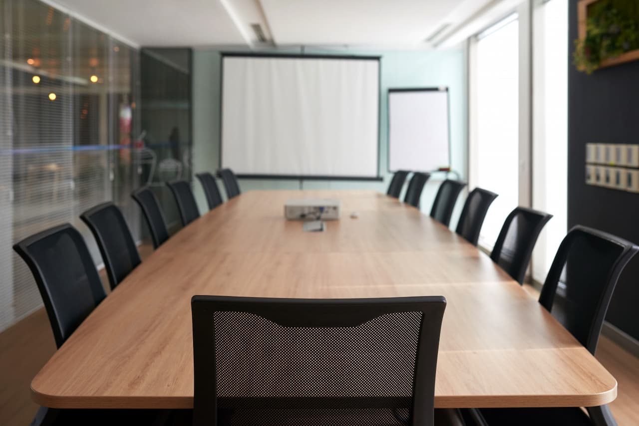 grandes tables de réunion