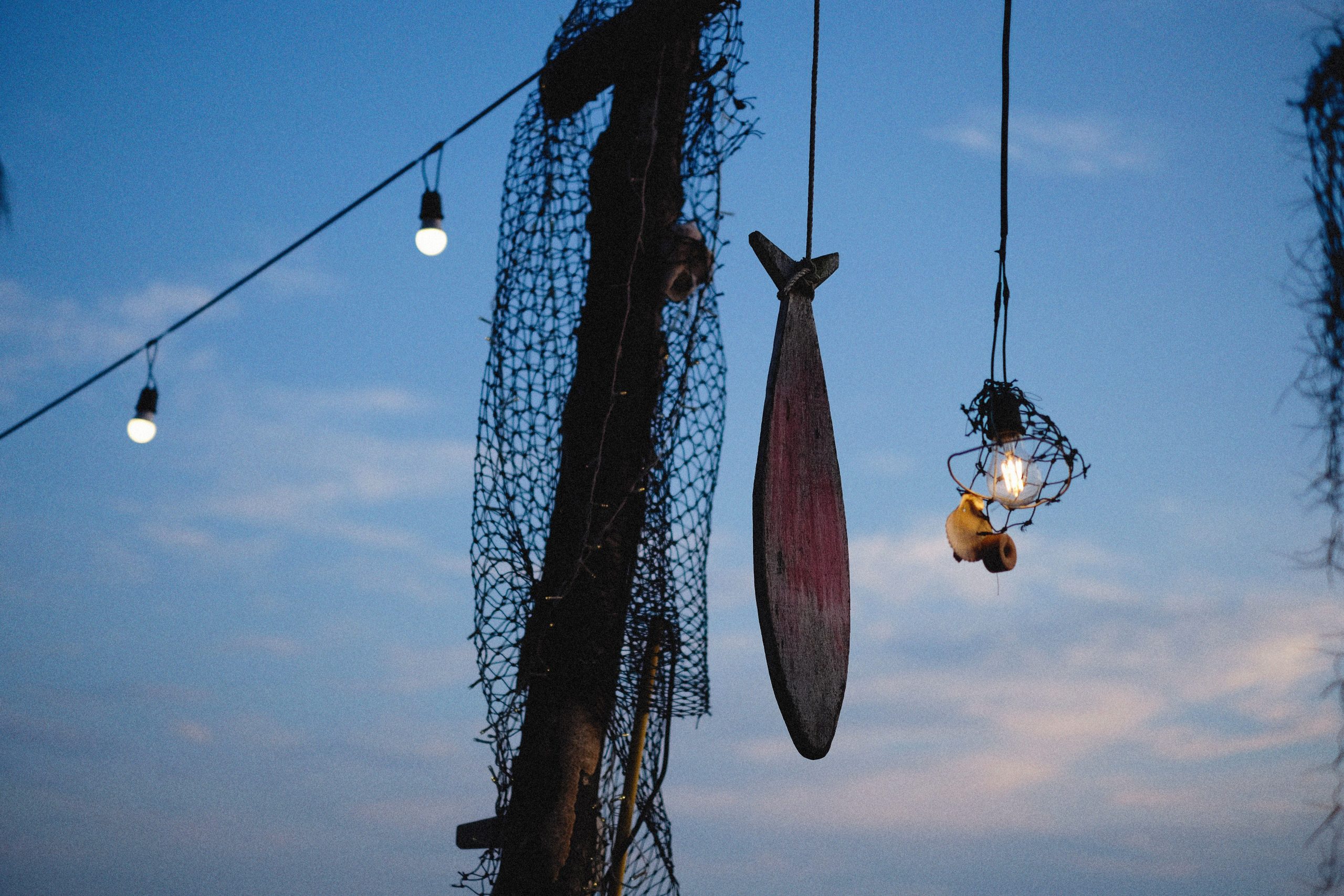 Filet de pêche avec accessoires de décoration