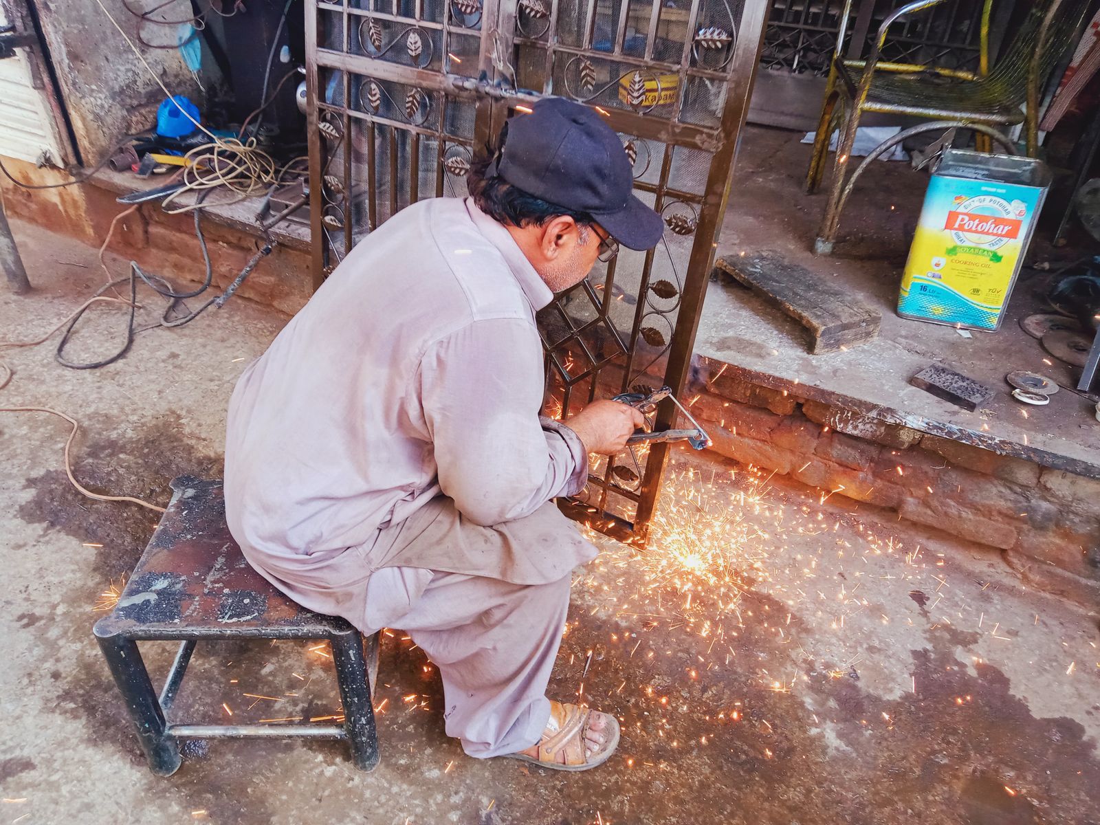 Soudure d une grille métallique en atelier