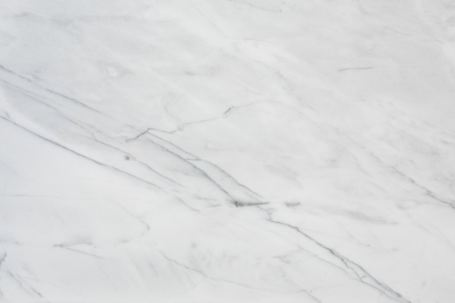 Veinures naturelles d'une dalle de marbre blanc