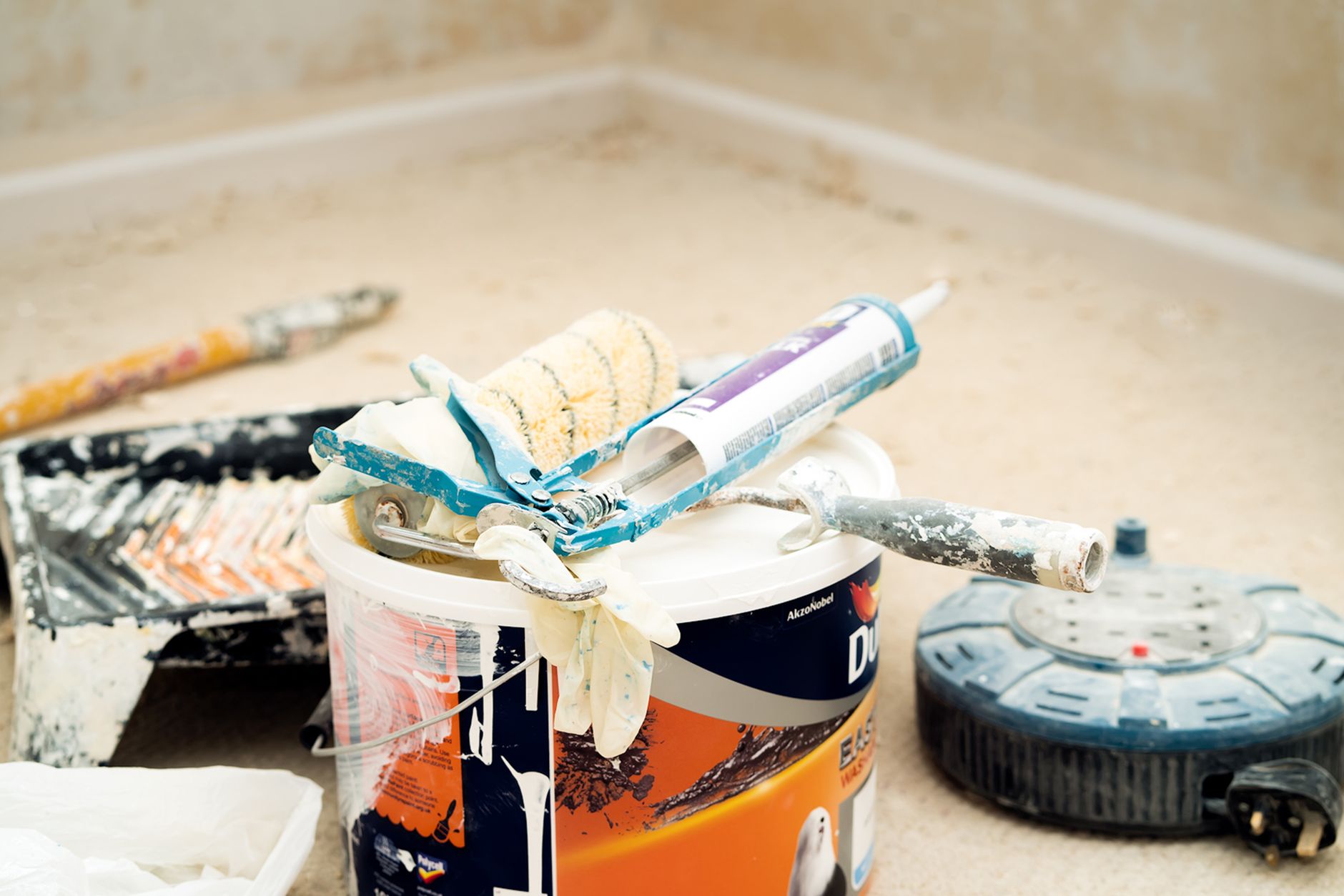 Outils de peinture pour rénover un mur